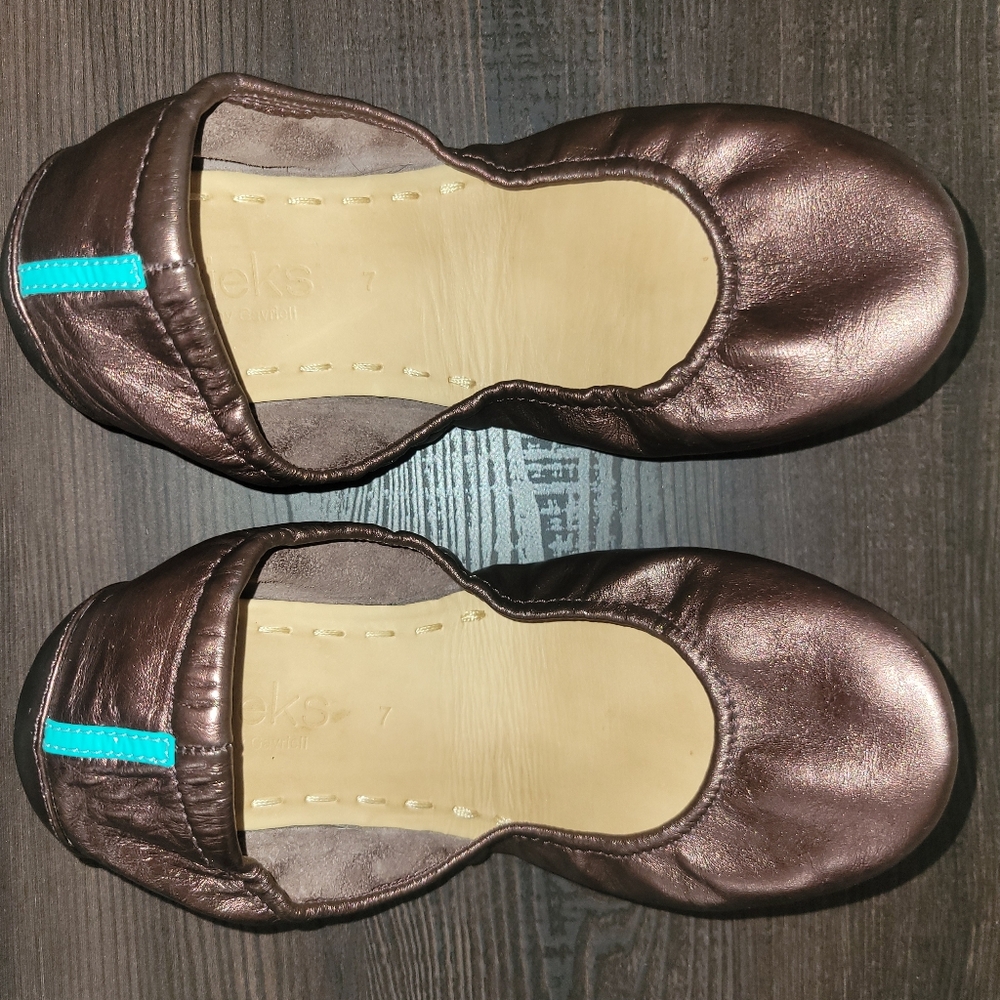 Size 7 Raspberry Truffle Tieks